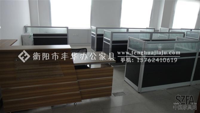 衡陽市豐華辦公家具，專業(yè)做各類辦公屏風(fēng)，辦公屏風(fēng)組合